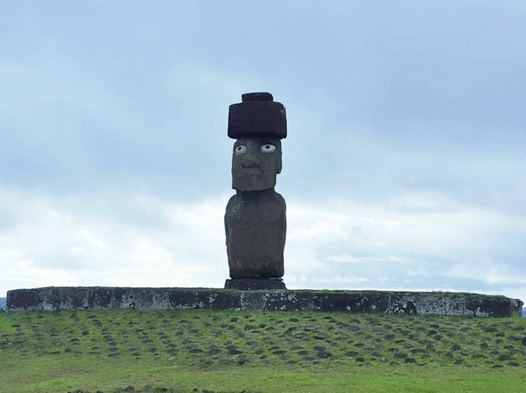 The Tahai ceremonial complex with the Ahu Ko Te Riko moai in Hanga Roa. Rapa Nui.