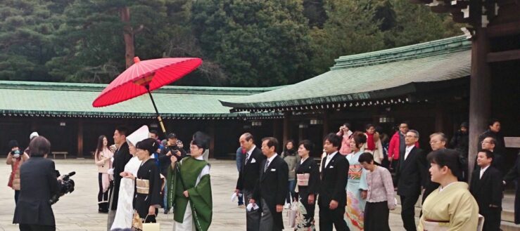 By coincidence we see a wedding at Meiji Jingu.