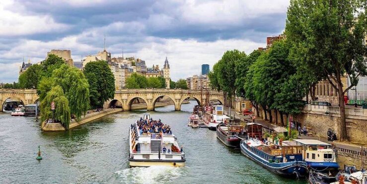 Paris Eiffel Tower, Notre-Dame, Louvre in 3 days