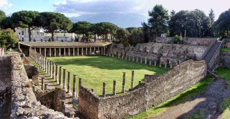 Visit Pompeii ruins, volcano and city in Italy