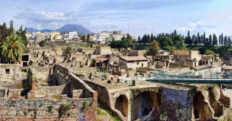Visit Pompeii ruins, volcano and city in Italy