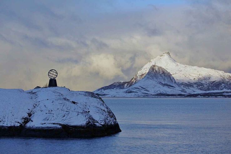 Arctic Circle monument