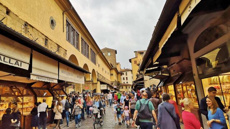 Visit Florence Itinerary – Across the Ponte Vecchio bridge