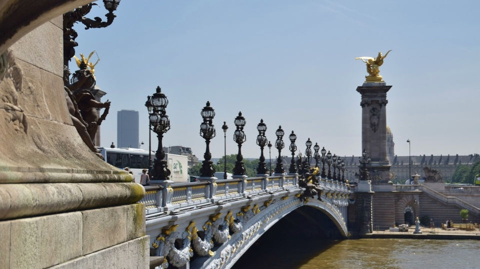 Seine River Cruise – Explore 25 Iconic Paris Bridges