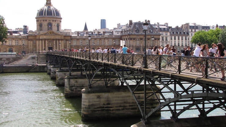 Seine River cruise - Paris bridges - Pont des Arts
