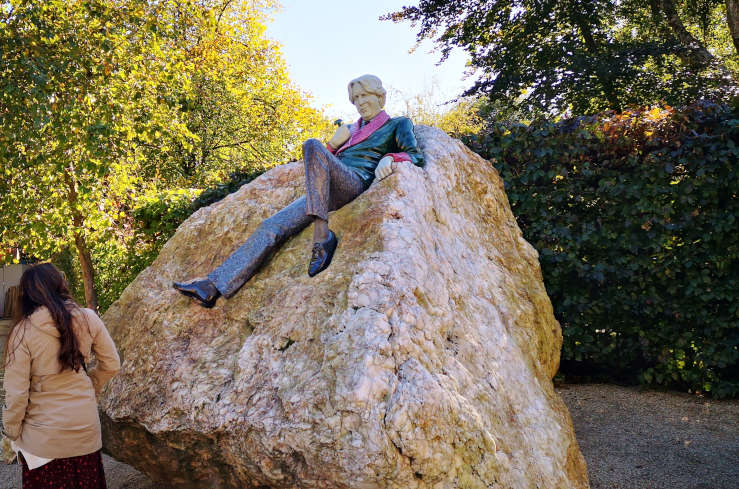 Oscar Wilde statue