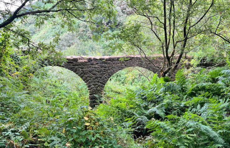 day trip from San Sebastián Roman aqueduct