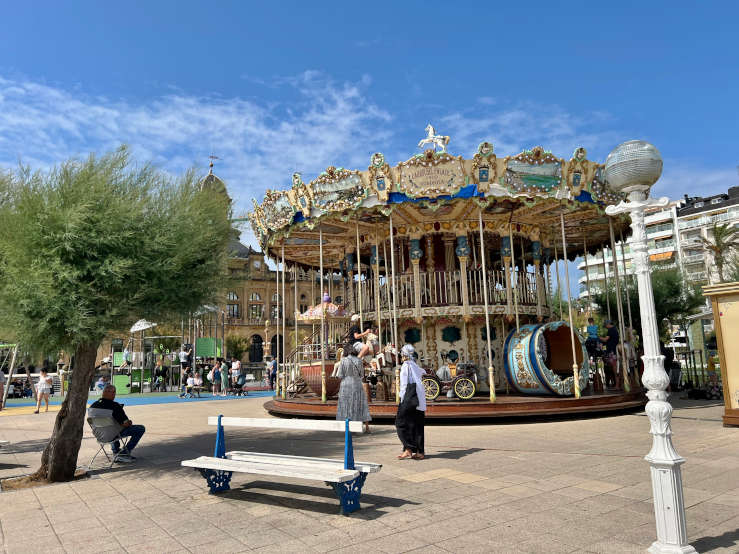 Belle Époque-style carousel la Concha