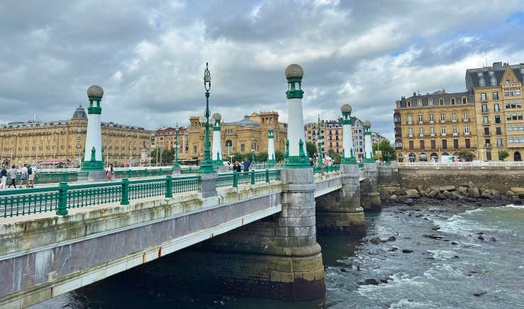 Zurriola Bridge San Sebastian - activities & attractions