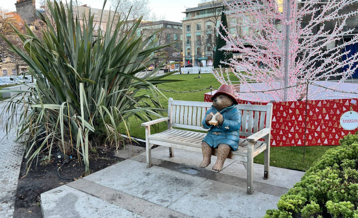 Paddington Visits St Andrew Square Garden