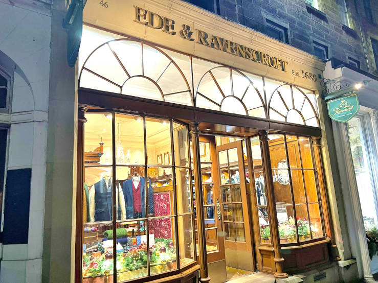 graduation gown Ede & Ravenscroft