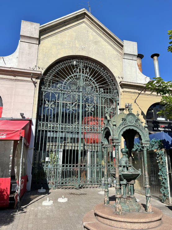 Mercado del Puerto gate