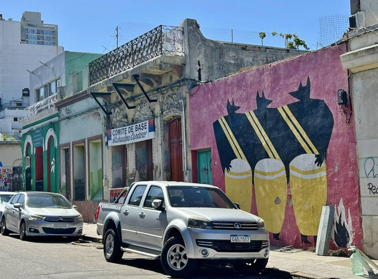 Afro-Uruguayan drumming - colonial facades
