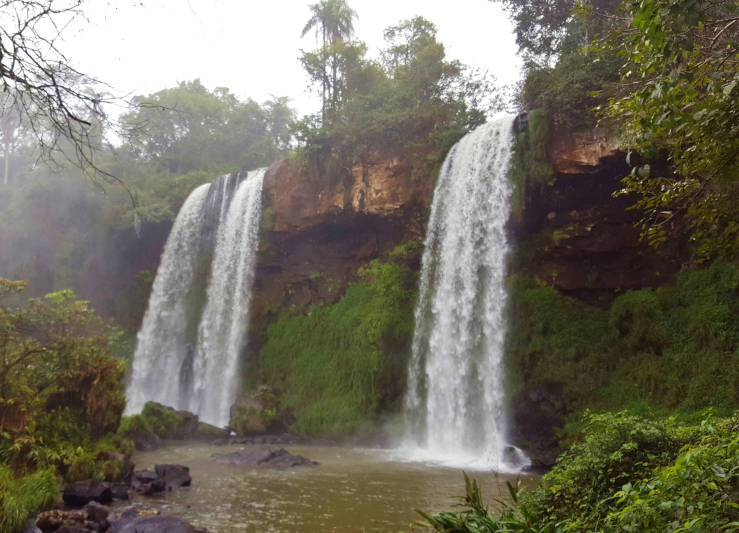 Multiple waterfalls flowing side by side at Iguazú Falls in Argentina